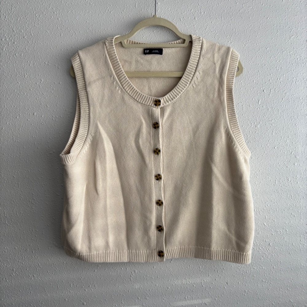 GAP Cropped Sleeveless Button Down Cardigan Sweater Vest in Cream White - Picture 3 of 7